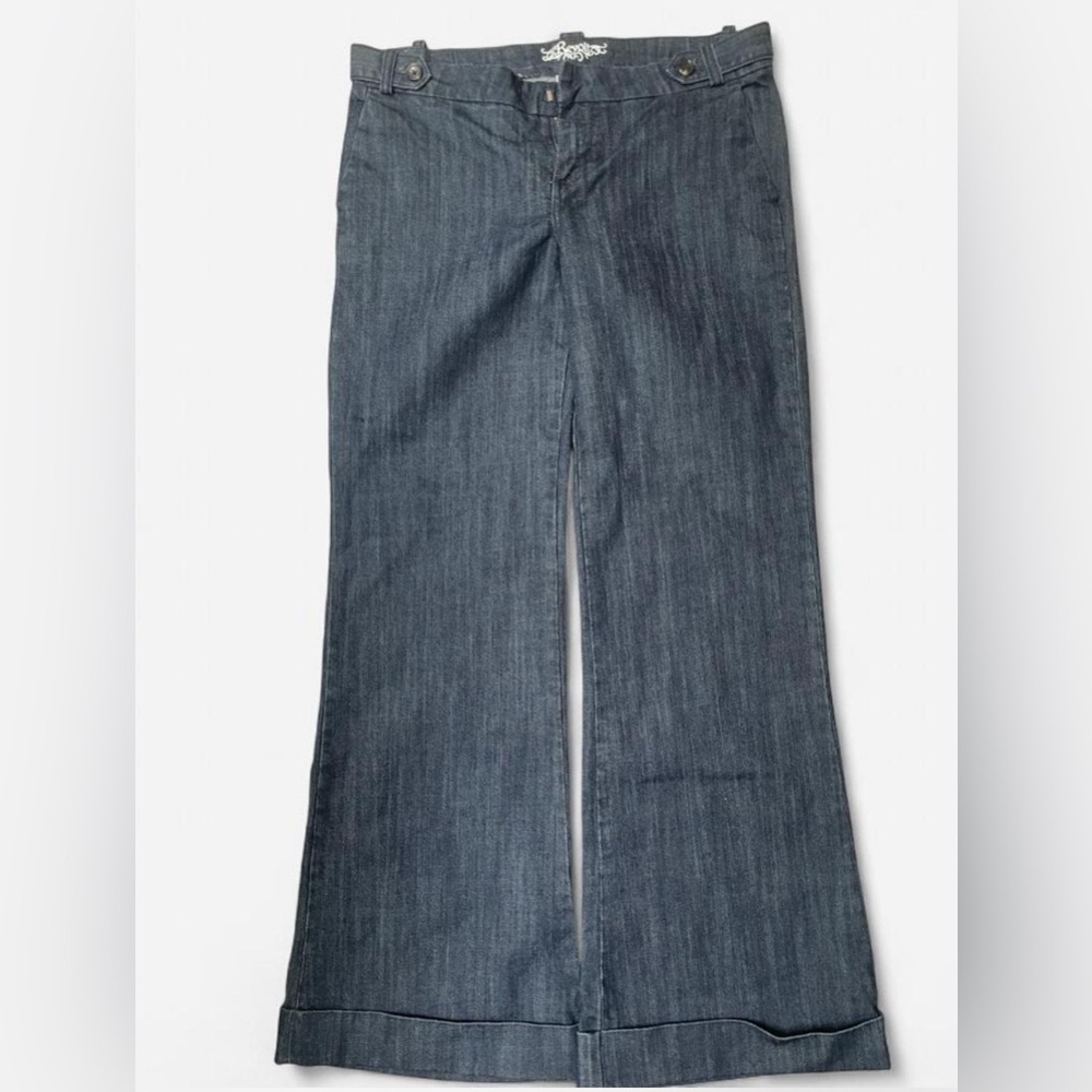 Dark blue low waisted flare jeans with cute button accents